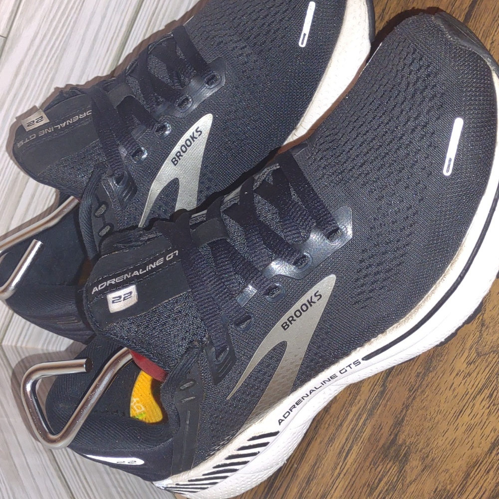 Brooks Adrenaline GTS 22 size 8.5 medium with upgraded pulse power step insoles